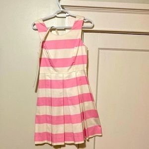 Perfect spring Forever 21 Essentials dress with white belt with fitted loops.